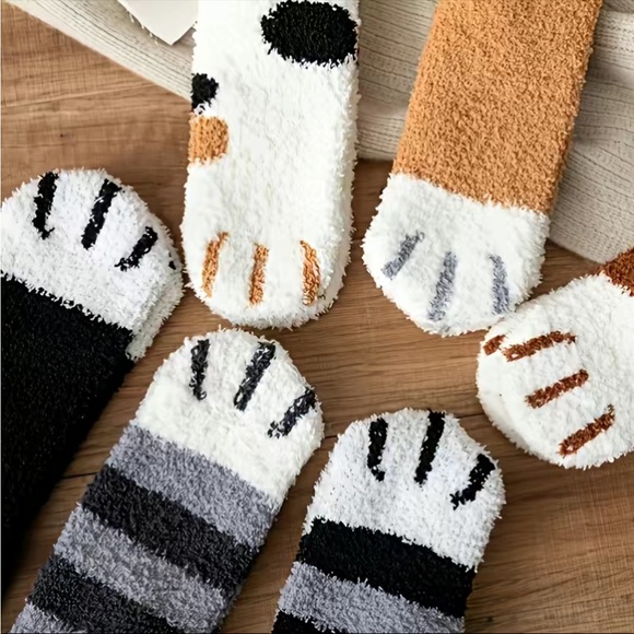 Cat paw fuzzy socks black gray striped - Picture 4 of 6